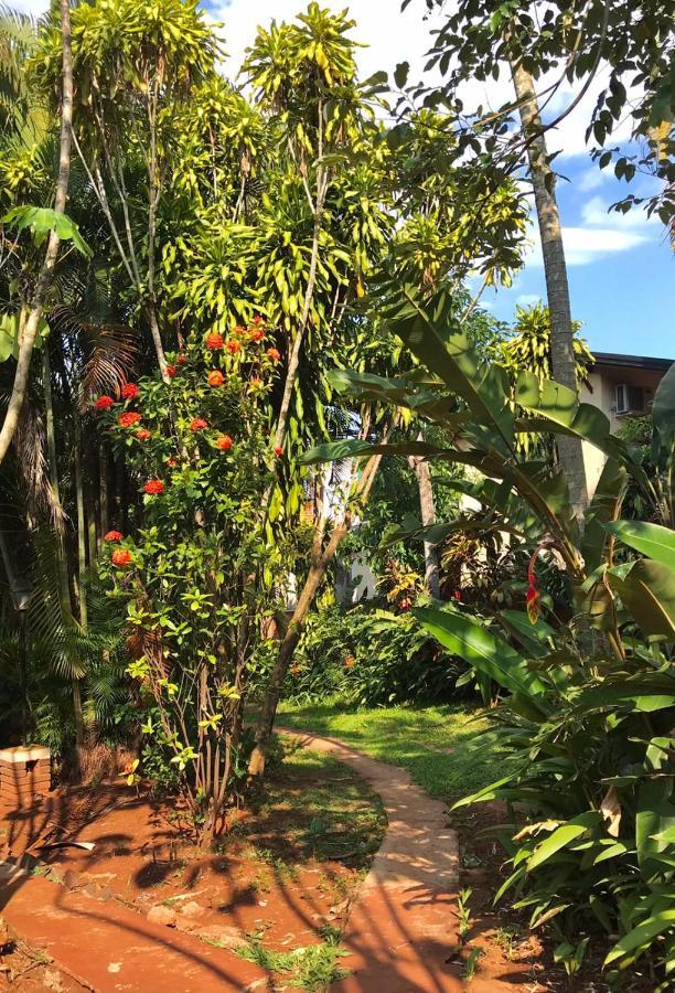 Garden Stone hostel Puerto Iguazú Buitenkant foto