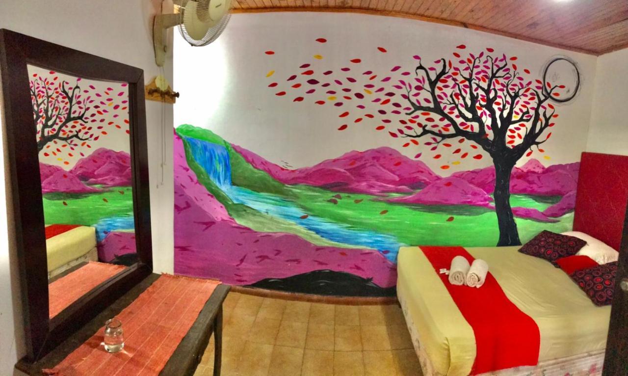 Garden Stone hostel Puerto Iguazú Buitenkant foto
