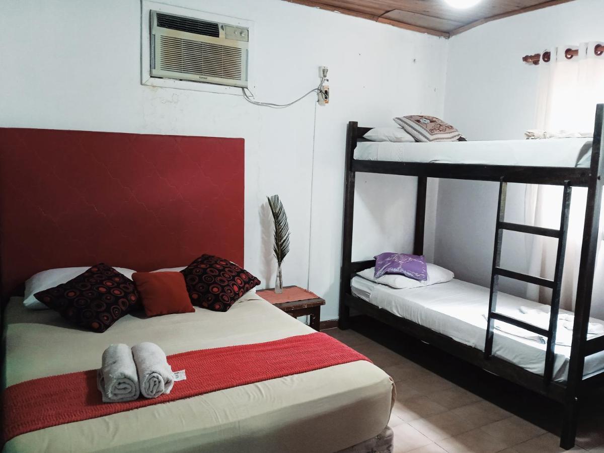 Garden Stone hostel Puerto Iguazú Buitenkant foto