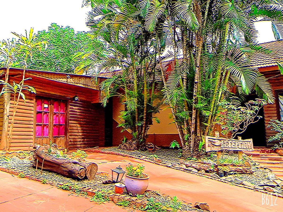 Garden Stone hostel Puerto Iguazú Buitenkant foto