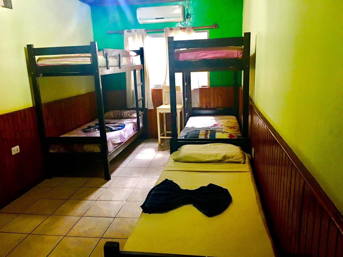 Garden Stone hostel Puerto Iguazú Buitenkant foto